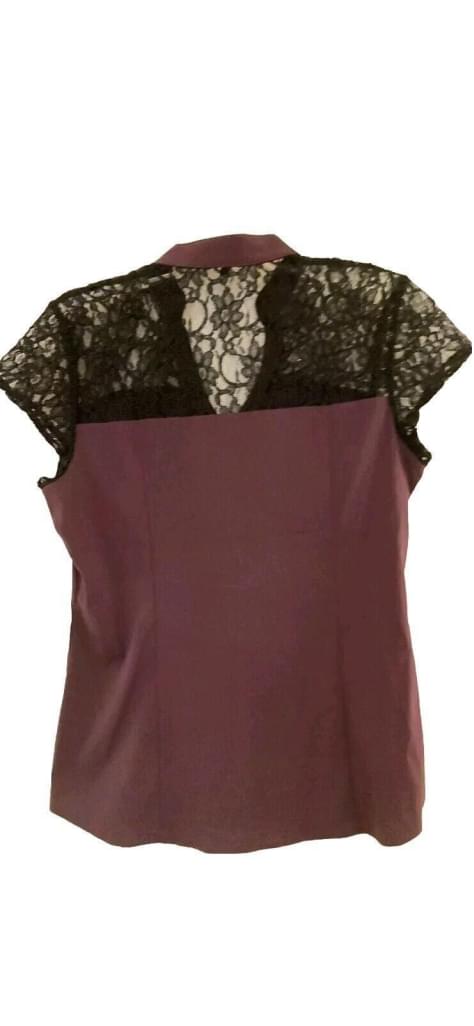 EXPRESS ELITE STRETCH BURGANDY BLACK LACE CAP SLEEVE BLOUSE MEDIUM