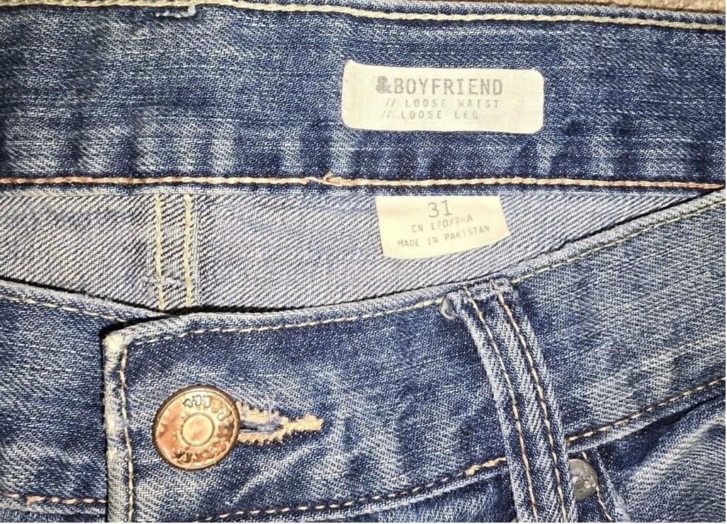 h&m Distressed Loose boyfriend jeans Size 31