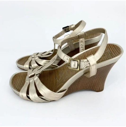 Women's Kenneth Cole Reaction Sandals, Size 9.5 Gold Wood Platform Wedge T Strap