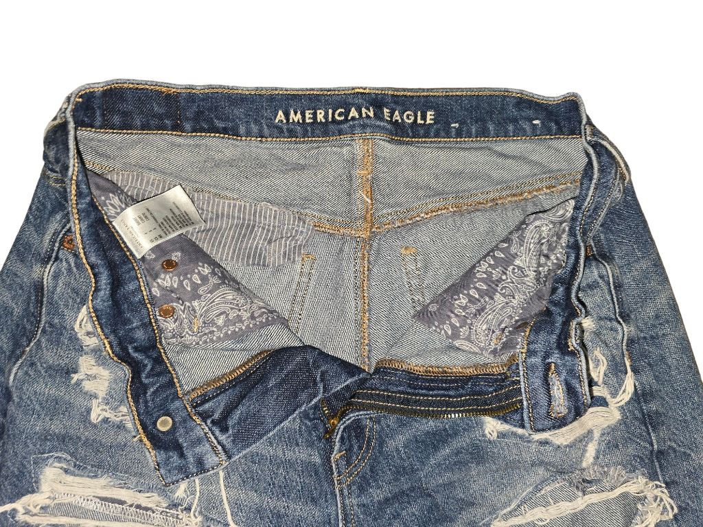 American Eagle 90s Boyfriend Ultra Distressed Bandana Peekaboo Jeans SZ6 Short