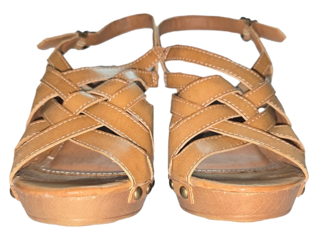 Vintage Y2K Women's Fashion Bug Tudor Woven Sandals Tan 9W WIDE Platform Studded