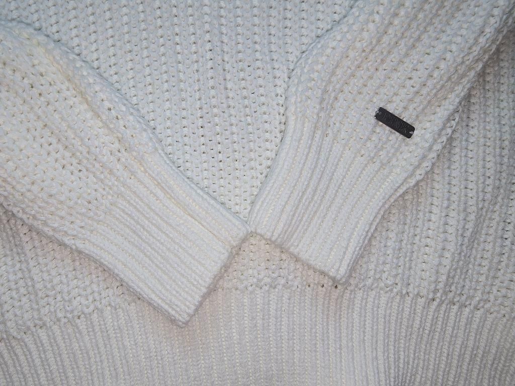 Women's Victoria's Secret PINK White V-Neck Lightweight Sweater Size SMALL