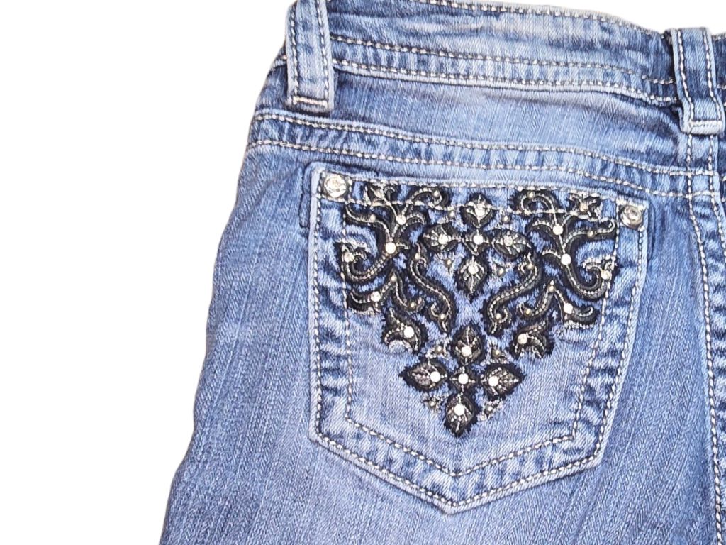 Women's Miss Me Jeans Size 29 X 31 Blue with Black Embellishments Pockets