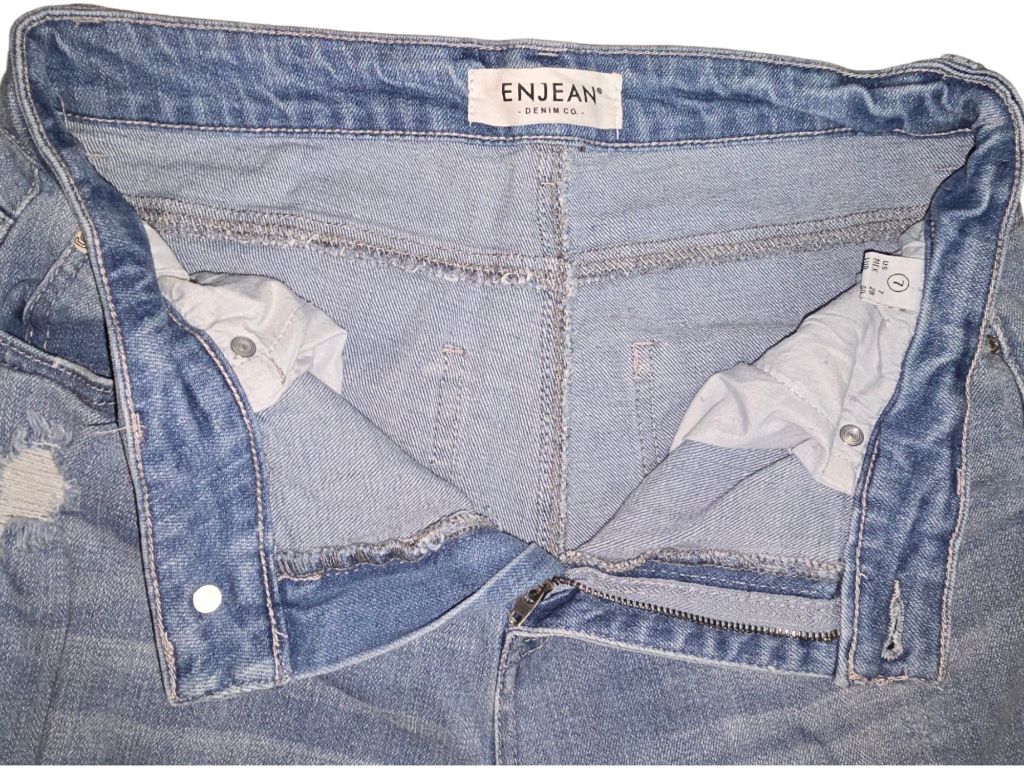 Enjean Boyfriend Distressed Jeans - Size 7