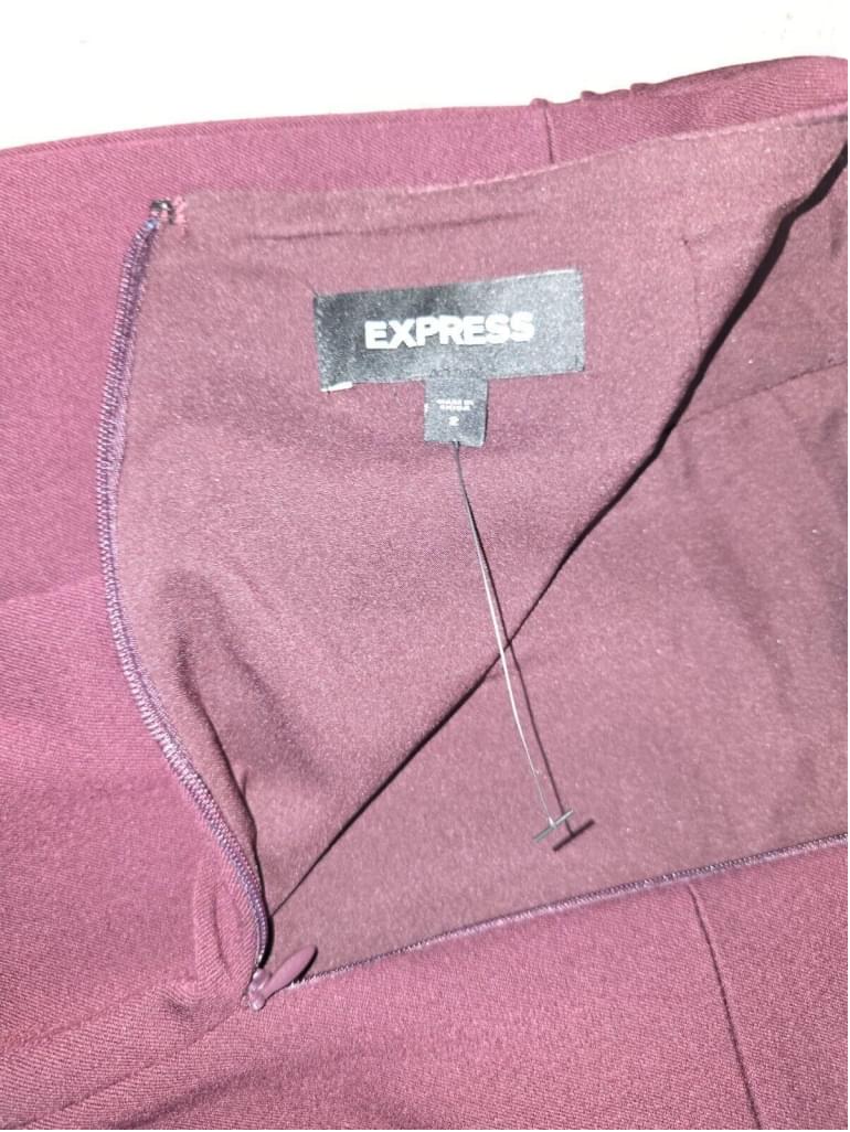 NWT  Express Burgandy Zip Back Pencil Skirt Size 2 *MSRP $60*