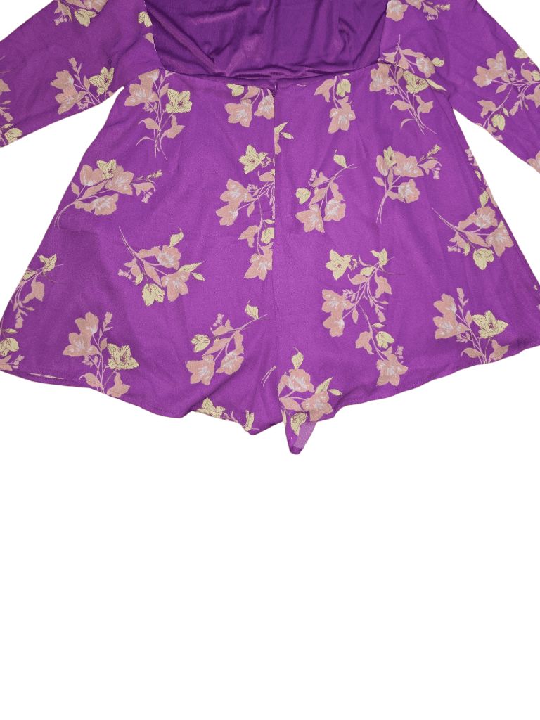 Women's All in Favor Purple Floral Romper Size L Open Bow Tie Back MSRP $$49