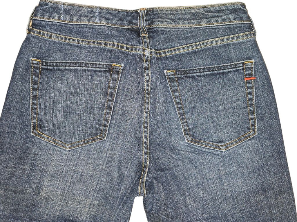 LEVI Classic Fit Jeans - Size 6 Dark Wash