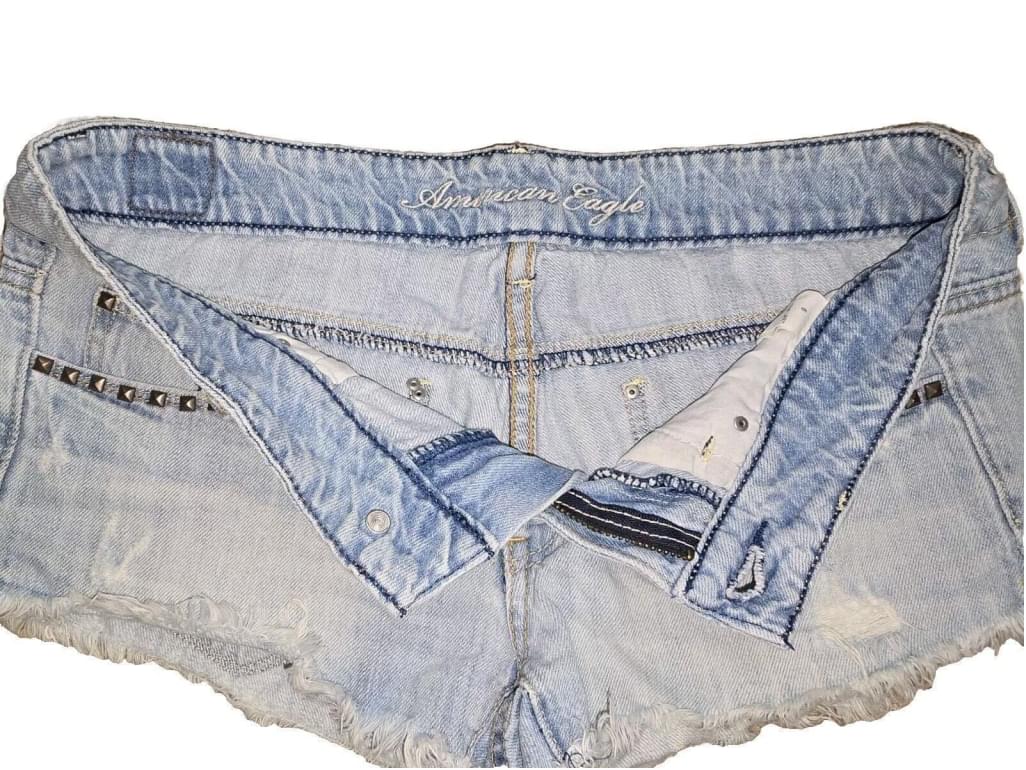 Y2K American Eagle 'Live Your Life' Distressed Studded Short Shorts SZ 6