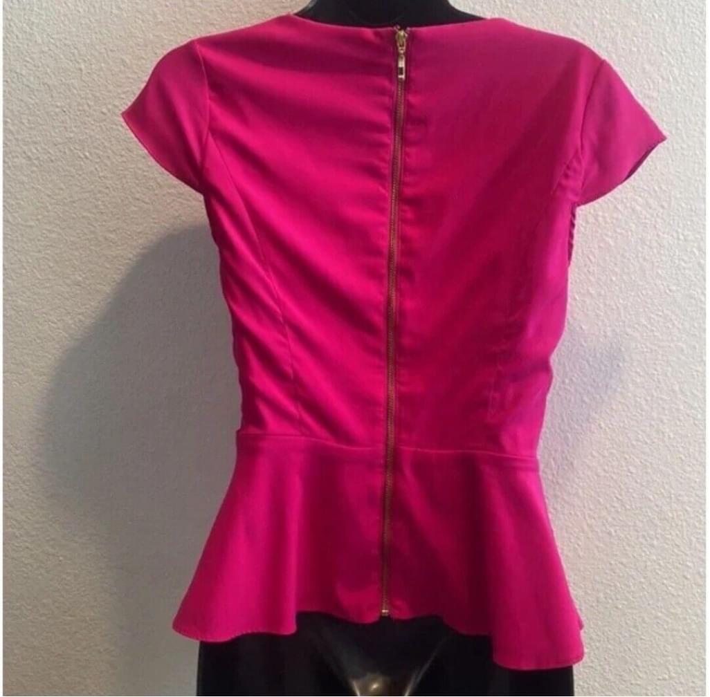 Express Peplum Short Sleeve Shirt Size MED Pink Fuschia Gold Zipper Back