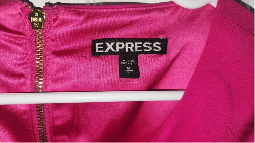 Express Peplum Short Sleeve Shirt Size MED Pink Fuschia Gold Zipper Back