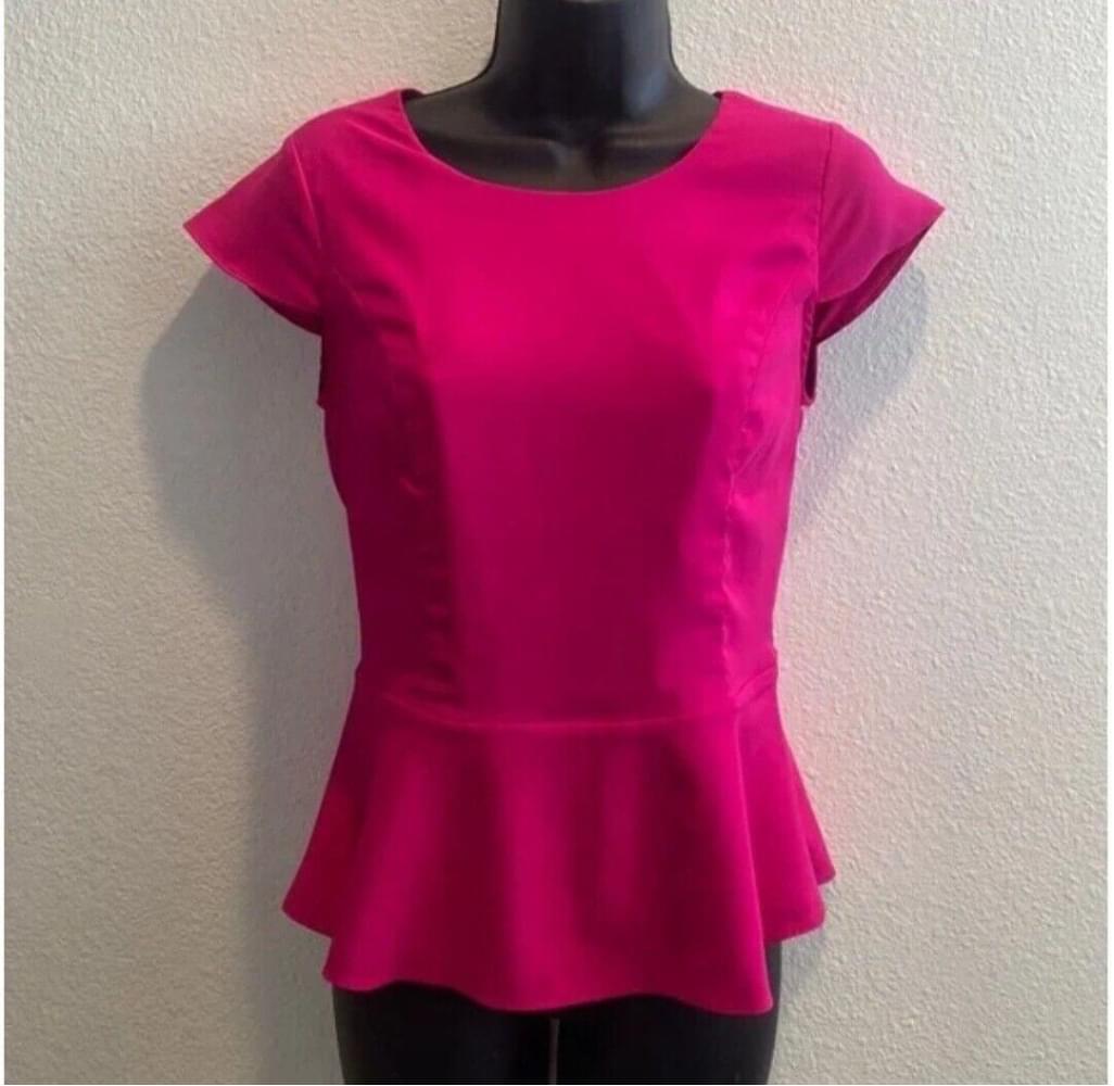 Express Peplum Short Sleeve Shirt Size MED Pink Fuschia Gold Zipper Back