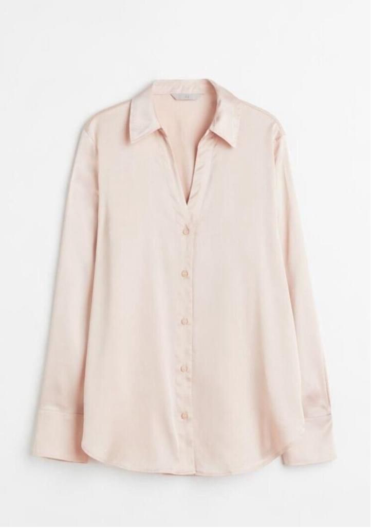 H&M V-neck blouse in woven fabric with a sheen. Long Sleeve Light Pink